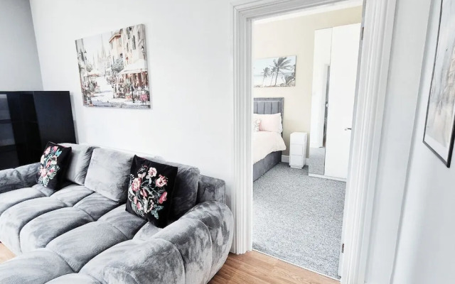 Stylish & Modern 2BR Flat