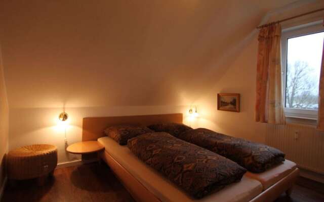 Lake View Modern Retreat