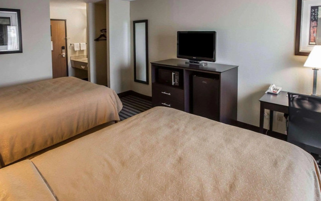 Quality Inn Chesterton near Indiana Dunes National Park I-94