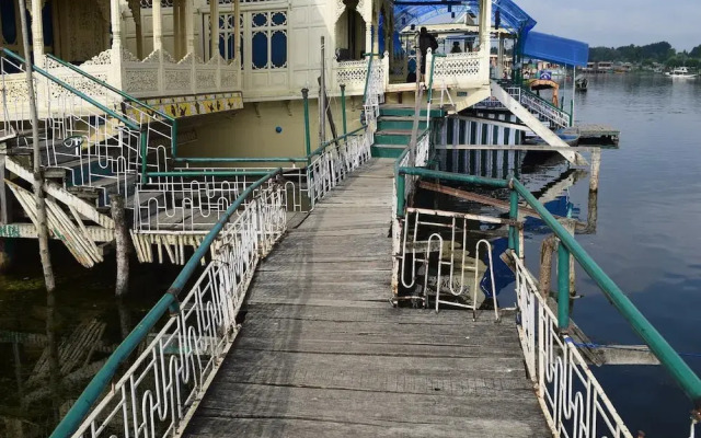 Kings Paradise Houseboat