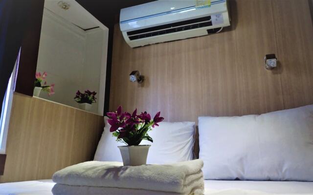 EL Nido Floating Hotel