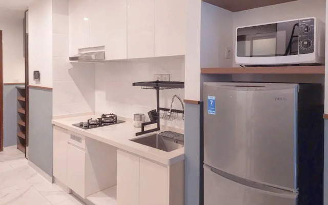 Good Location And Relaxing 2Br Sky House Bsd Apartment