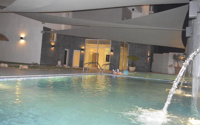 Leaders Plaza Hotel