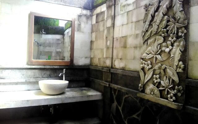 Astawa House