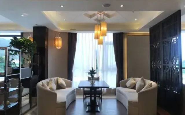 Four Seasons Oxygen Hotel Bomi