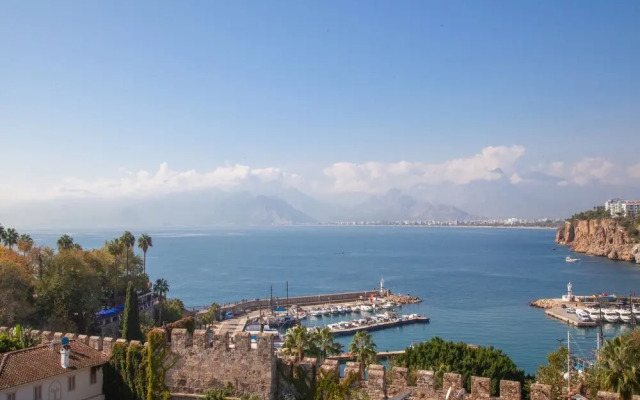 Aheste_simple Sea View Flat in Lovely Old Town