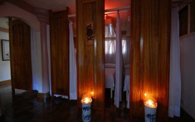 Villa Leonora Beach Resort