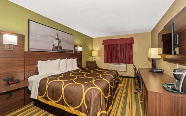 Super 8 by Wyndham Superior WI