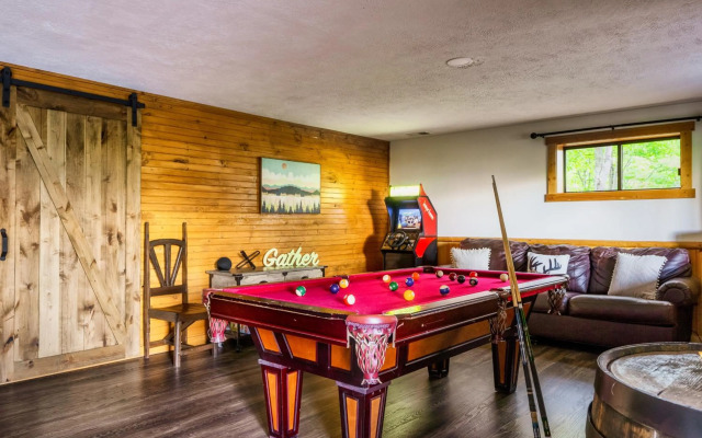 3-MasterSuites-GorgeousViews-GameRm-HotTub-Gburg7min-Ober5min-Bears!