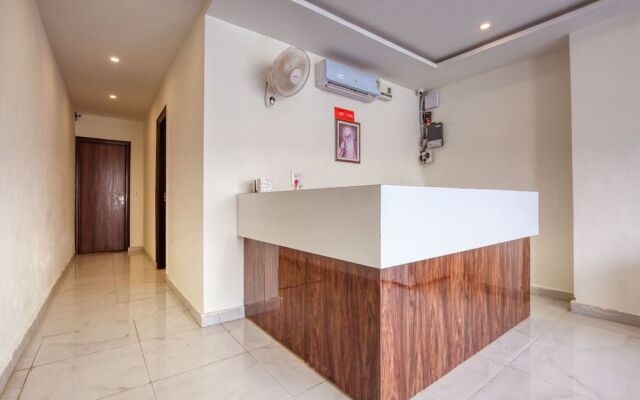 OYO 42743 Hotel Midway