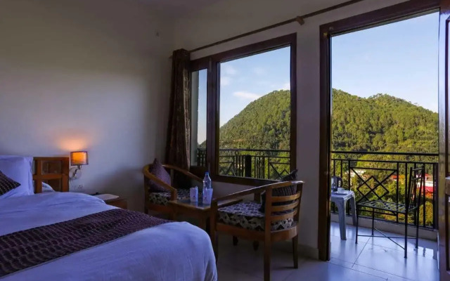 OYO 4756 Hotel Apple Inn