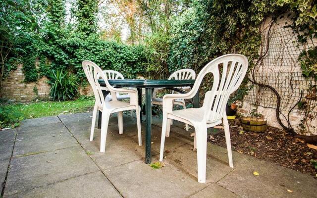 Charming Peaceful 2 Bed with Parking and Garden