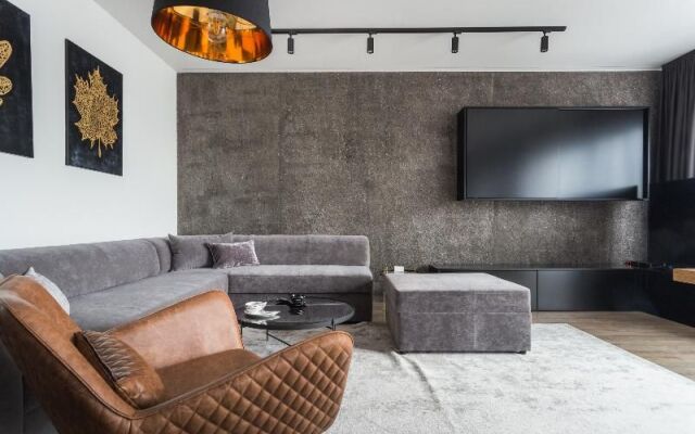 InPoint Luxury City Center Pool & Gym Apartments