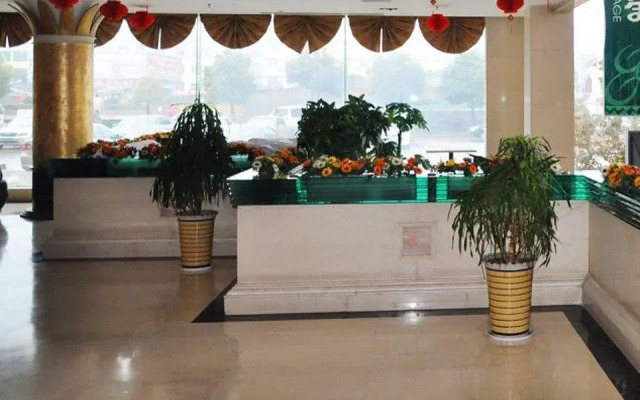 Crown Garden Hotel