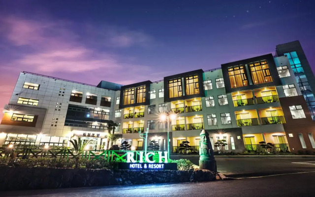 Rich Hotel