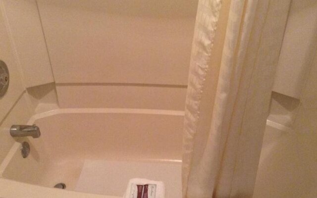 Inn Between The Hedges