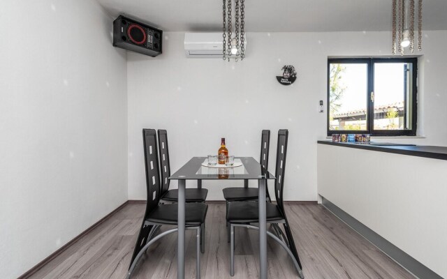 Beautiful Home in Privlaka With Wifi and 4 Bedrooms