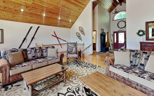 Black Pines Lodge