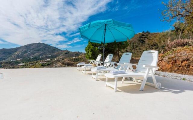 Villa Felicidad Sayalonga by Ruralidays