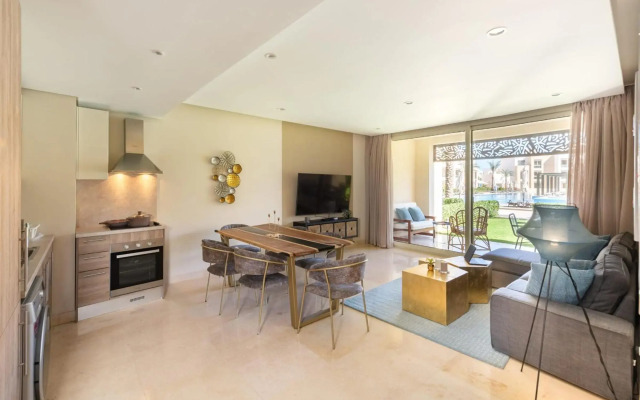 Elegant & Edgy 2 BR w Beach & Pool Mangroovy