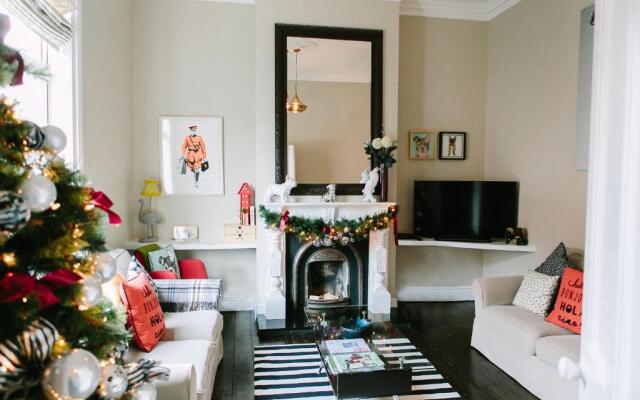 Cosy Home; Sleeps 10/11. City 15 minutes’ walk