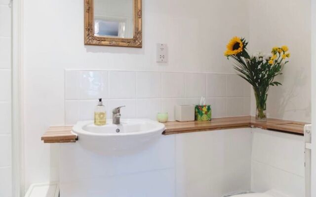 Lynbrook  Guests House