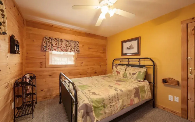 Sleepin' Inn 2 Bedroom Cabin by RedAwning