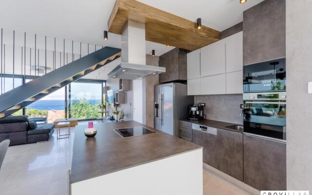 Vitae in Sutivan with 3 bedrooms and 3 bathrooms