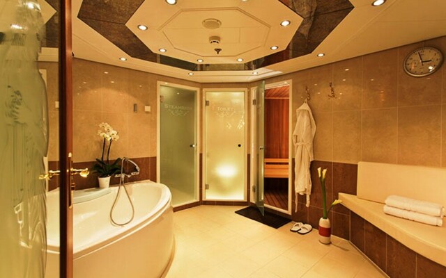 Baxter Hoare Hotelship - Adults only