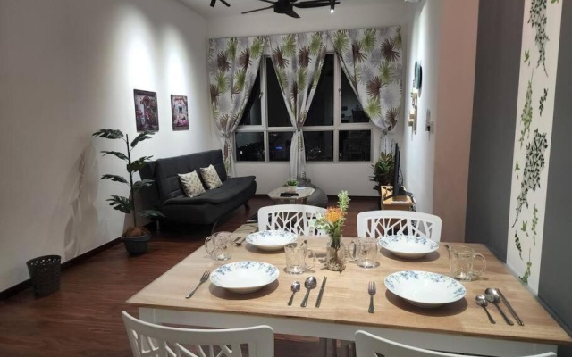 8pax 2R2B kota kemuning Bukit Rimau WIFI Sauna Swimming Pool – Restaurant – Shah Alam