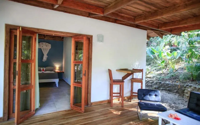 Makanas Beach Bungalows