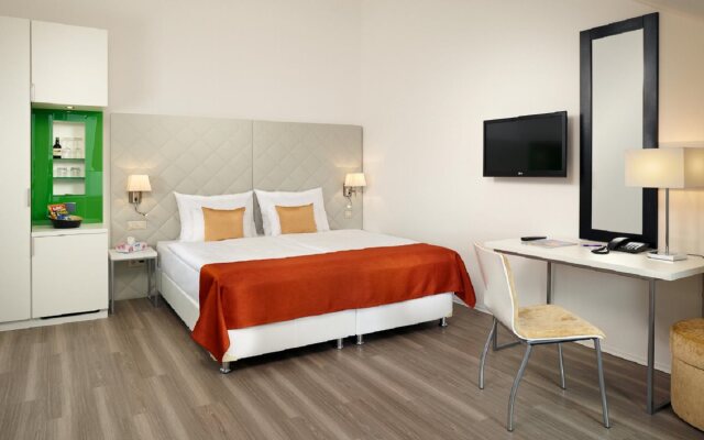 FortyPlusOne Hotel