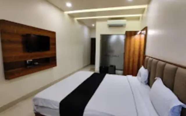 Hotel Grand Palace by OYO Rooms