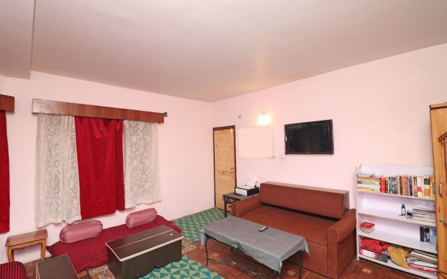 OYO 13724 Home Cosy Stay Near Mall Road