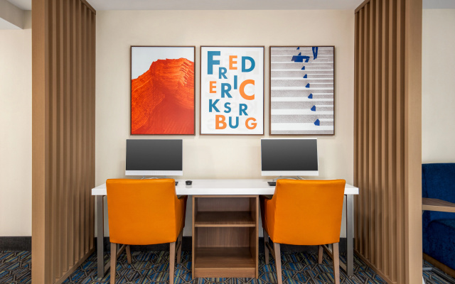 Holiday Inn Express Hotel & Suites Fredericksburg by IHG