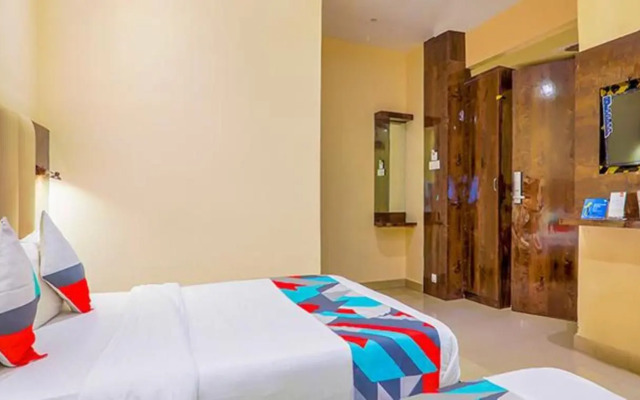 Fabexpress Gateway Inn