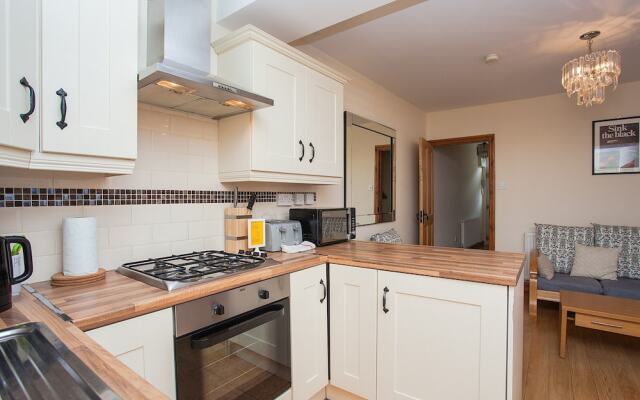 Central 3 Bedroom Townhouse Near O'Connell Street
