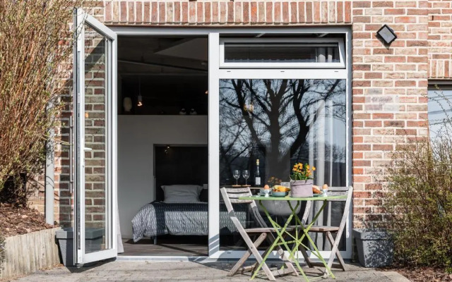 Le Garage (Adults Only)