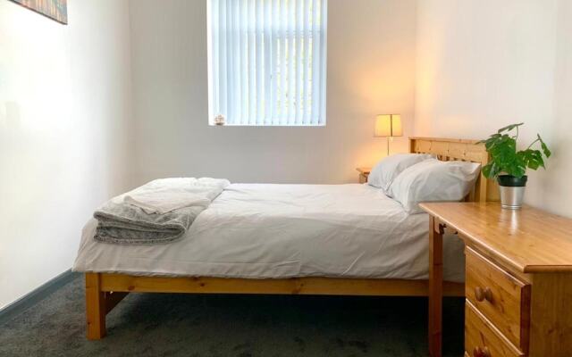 Stunning 5bed House in Birmingham Contractors Also