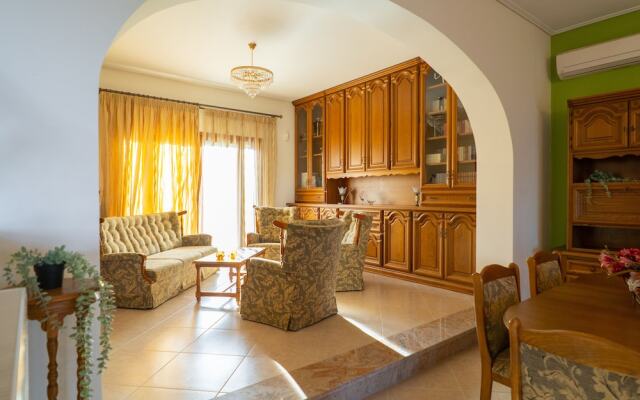 Paul's American Mansion- Volos suburb