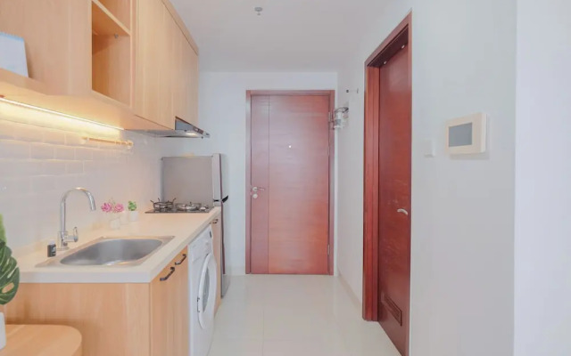 Cozy And Minimalist Studio At West Vista Apartment