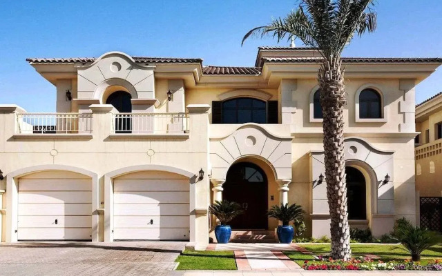 The Palm Jumeirah Villas - Frond E by Kennedy Towers