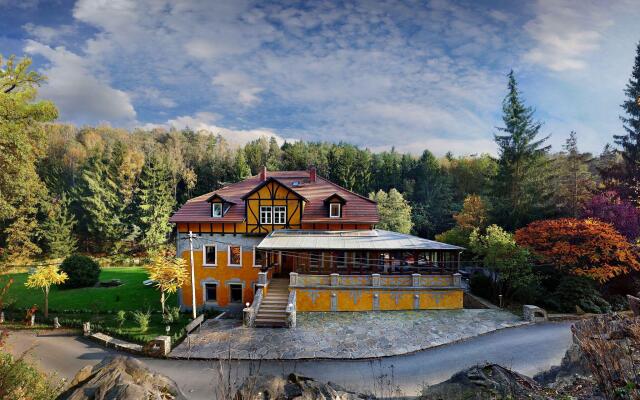 Exclusive Apartment in an art Nouveau Villa