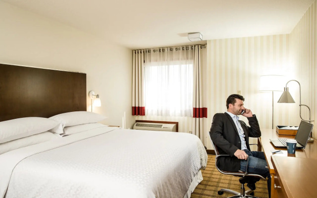 Four Points by Sheraton Edmonton South