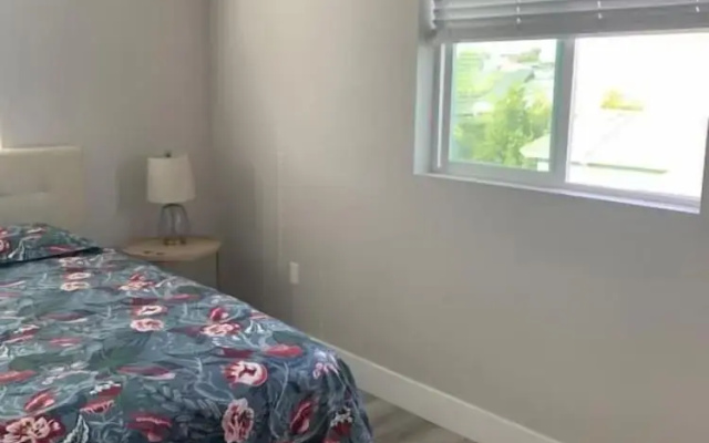 Modern LA Stay - Private Room & Bathroom