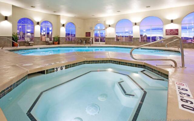 Holiday Inn Express Farmington - Bloomfield by IHG