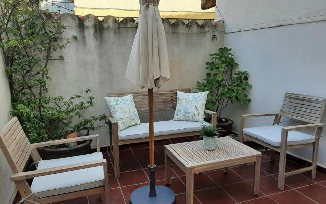 Casa con patio y chimenea en Piedralaves