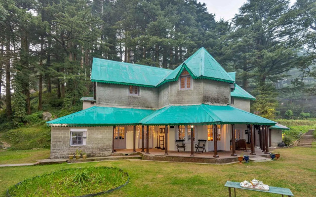 StayVista at 8Oaks - Ancestral Bungalow with massive lawn