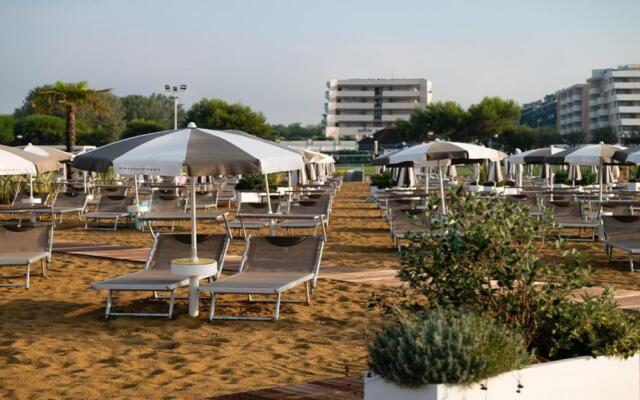 Savoy Beach Hotel & Thermal Spa