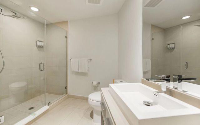 Perfect Beachfront Condo: Comfort & Luxury